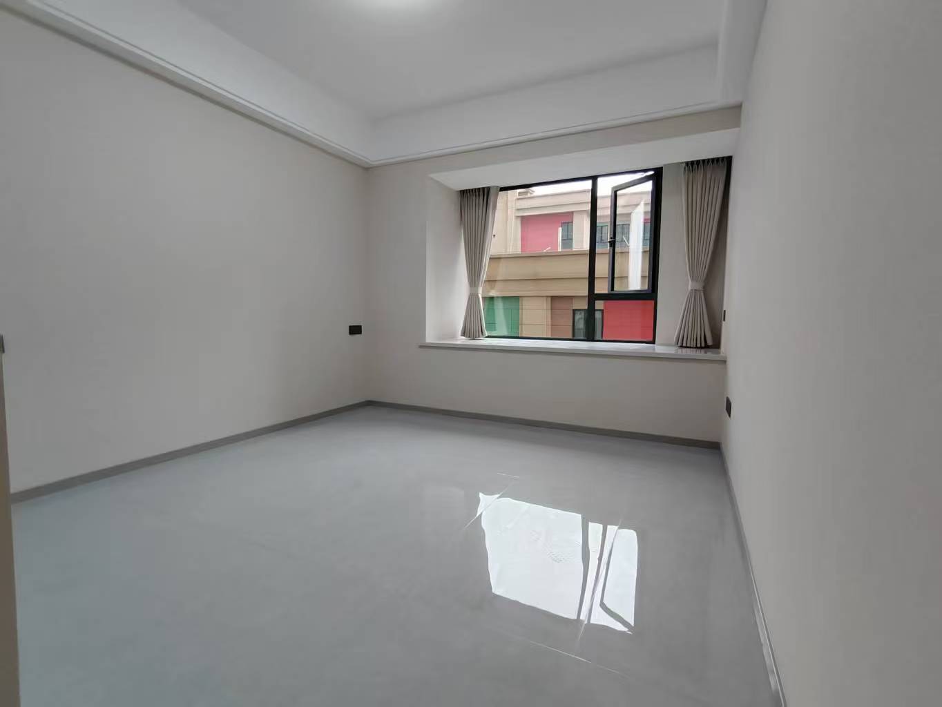 诚心出售，城南，御湖世家，单价5500，精装三房，证满二