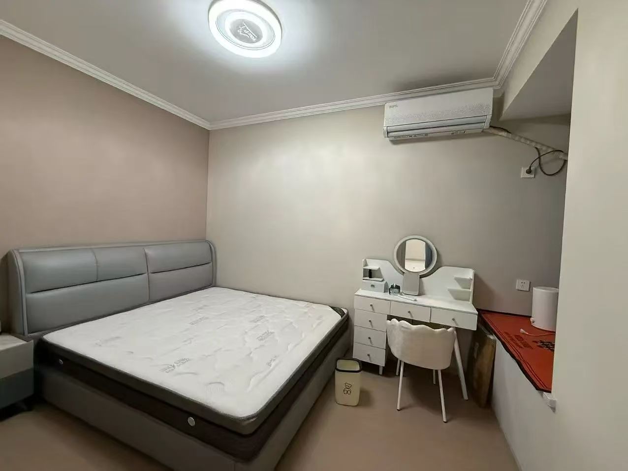 捡漏，新城1号对面，新城花园，精装三房，成色非常新，证满二