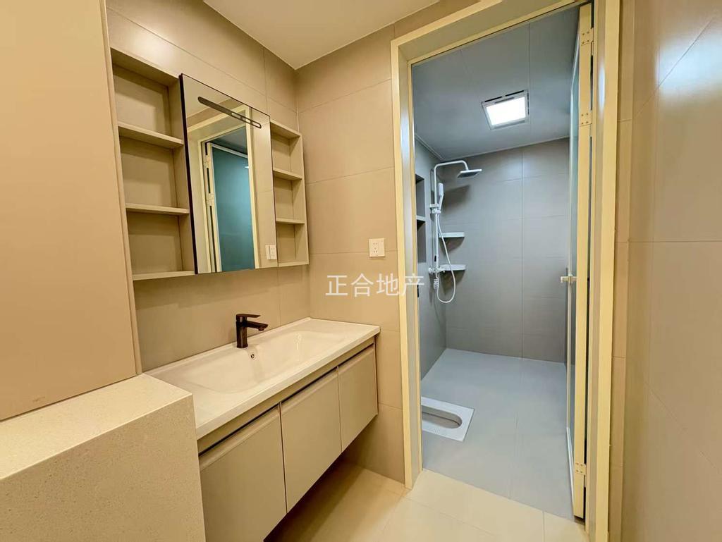 城南，沔阳天泽园，电梯小高层7楼，证满二年，三开间朝南，精装三房二卫，全屋中央空调，净水器，家电齐全