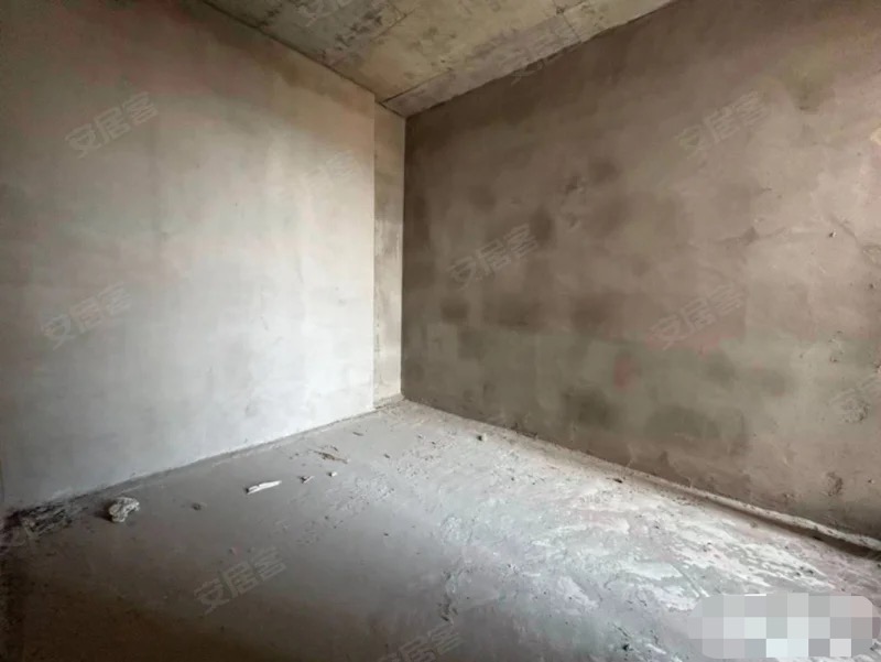 捡漏，城南，毛坯两房，南北通透，诚心出售，好楼层