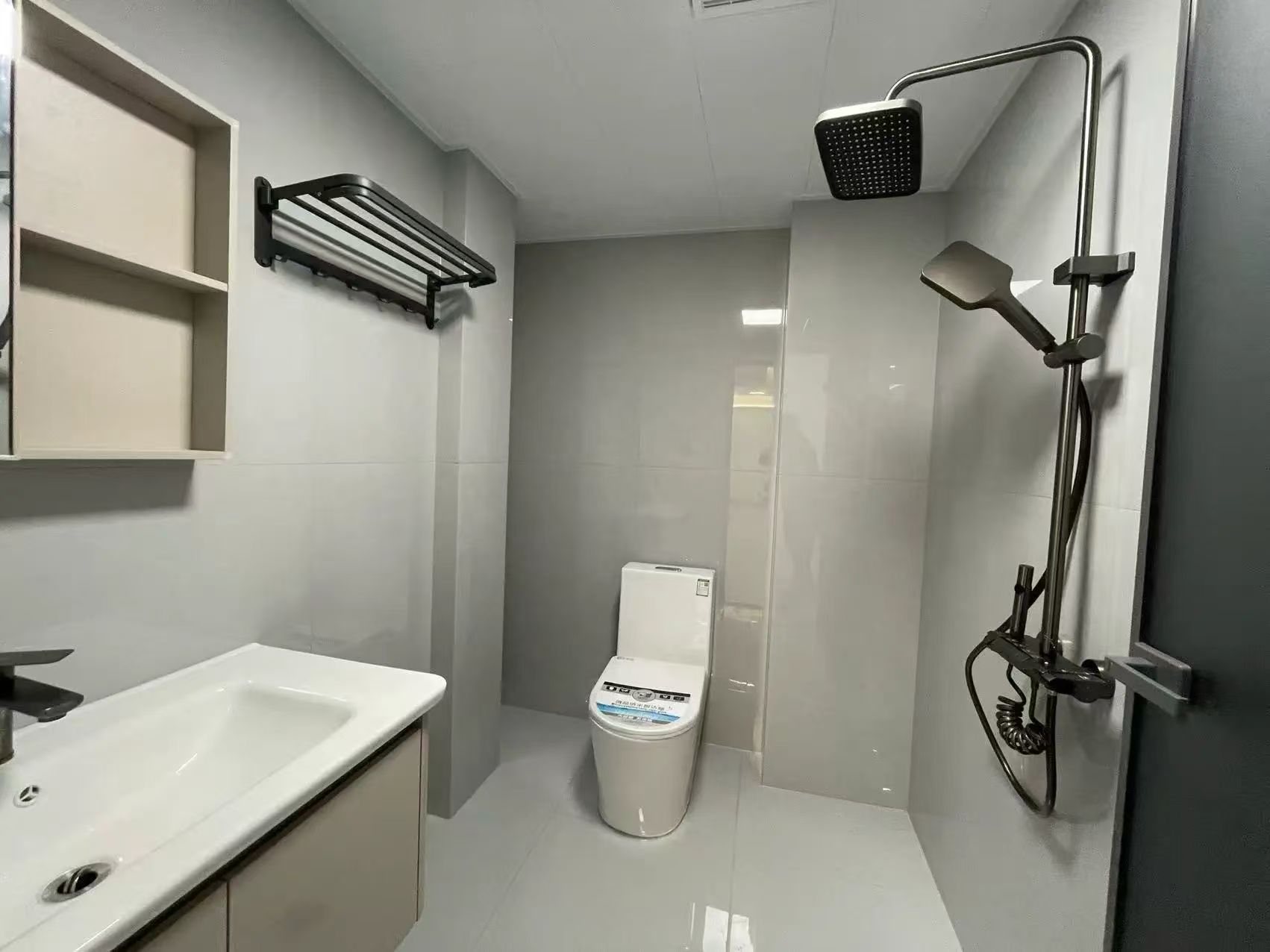 降价了，捡漏，和合国际，全新装修，精装大四房，证满二，诚心出售