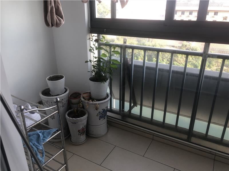  付12萬實(shí)驗(yàn) 旁邊水云間電梯好樓精裝四房