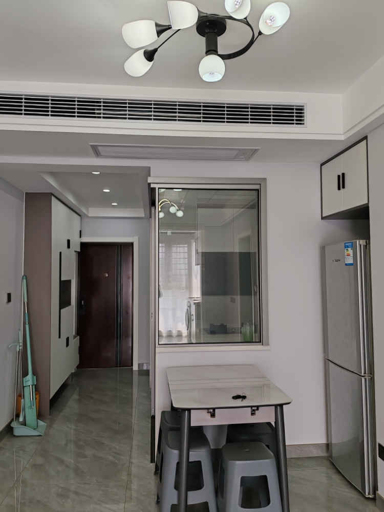 职院对面，天泽园小区精装修小户型出租，各种电器设施齐全，拎包入住